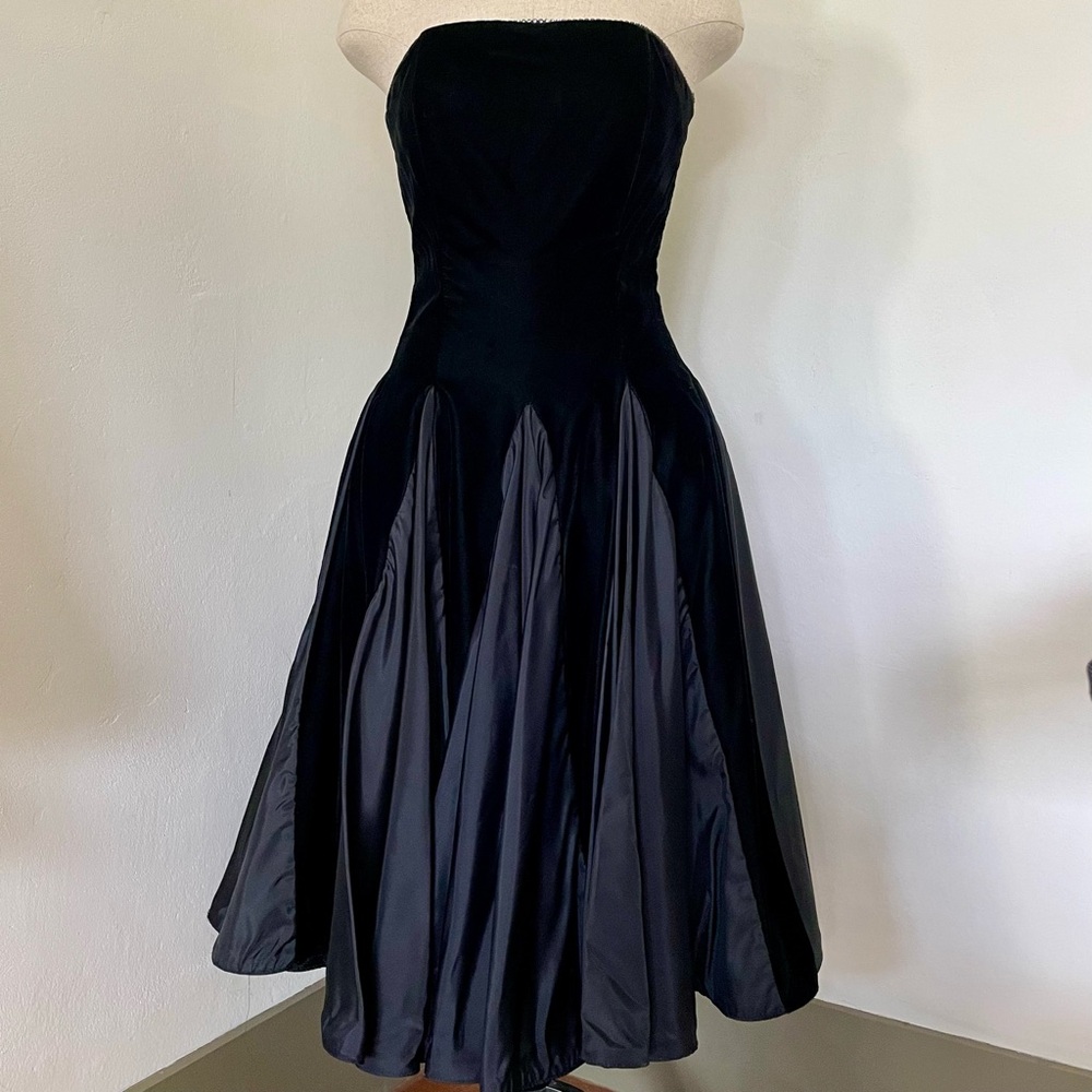Vintage Elegant Strapless Black Velvet Dress STUNNING Size: 5/6 MADE IN USA 🇺🇸